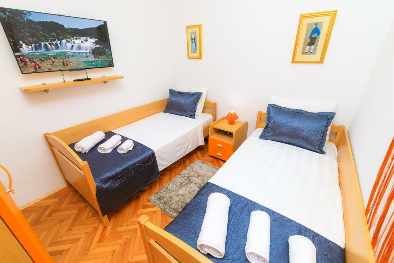 Holiday Home Obrov Kaštela Buitenkant foto